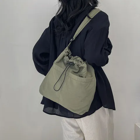 Bolso de Hombro Casual para Mujer Gran Capacidad con Cordón Color Sólido Textura Arrugada Estilo Lona con Correa Ajustable