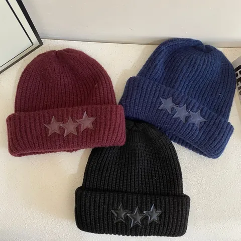 Gorro de Punto Cálido de Invierno para Mujer Con Tres Parches de Estrellas Gorro de Acrílico Grueso para Uso Diario