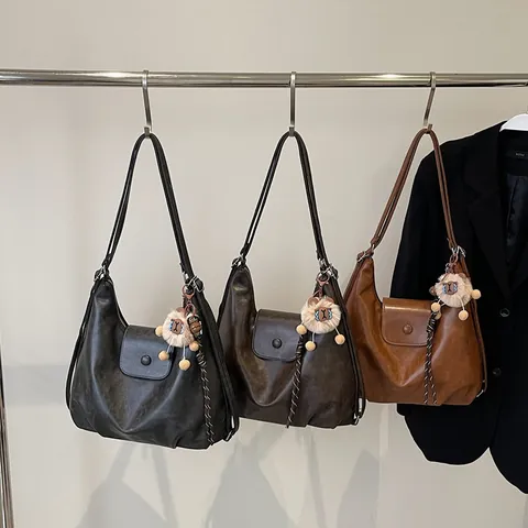 Large Capacity PU Leather Tote Bag For Women Vintage Hobo Shoulder Bag With Plush Lion Pendant Retro Versatile Top Handle Purse