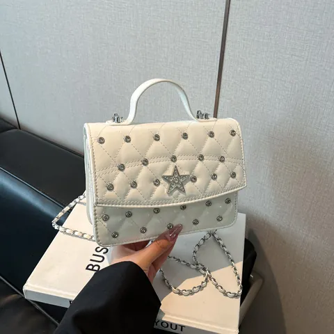 Mini Sac Bandoulière Matelassé pour Femmes Avec Décor Étoile en Strass Rivet Cuir PU Chaîne Sac à Main Élégant Petit Sac Carré