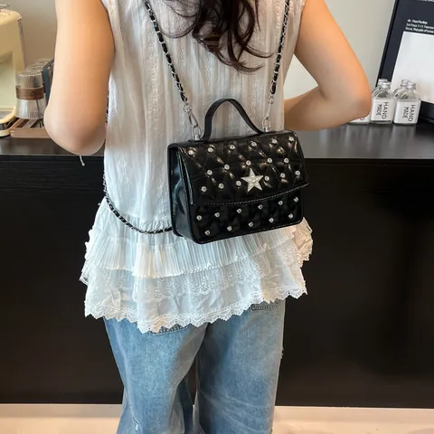 Mini Sac Bandoulière Matelassé pour Femmes Avec Décor Étoile en Strass Rivet Cuir PU Chaîne Sac à Main Élégant Petit Sac Carré