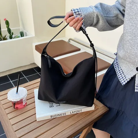 Women Minimalist Nylon Hobo Shoulder Bag Large Capacity Crossbody Bag For Daily Commuting Simple Solid Color Tote Bag