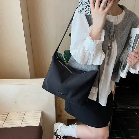 Women Minimalist Nylon Hobo Shoulder Bag Large Capacity Crossbody Bag For Daily Commuting Simple Solid Color Tote Bag