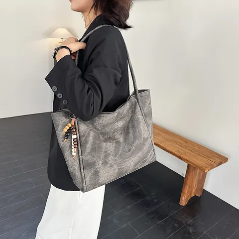 Borsa Tote Grande in Pelle PU Lavata ad Acqua Vintage per Donna Borsa a Tracolla Retro Texture a Nuvola Con Ciondolo in Legno