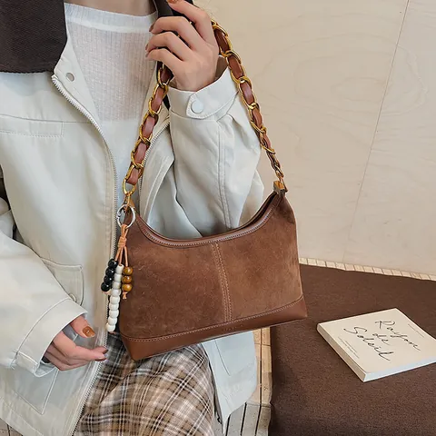 Damen Retro Wildleder PU Leder Spleißen Knödel Umhängetasche Mit Perlen Tassel Anhänger Kette Minimalistische Hobo Schultertasche