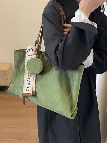 Borsa Tote Trapuntata da Donna Grande Capacità Effetto Scamosciato Rétro Con Portamonete Rotondo e Tracolla Con Lettere