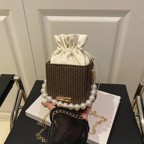 Vintage PU Leder Kariert Eimertasche Mit Künstliche Perle Griff Metallkette Kordelzug Quadratisch Umhängetasche Für Damen