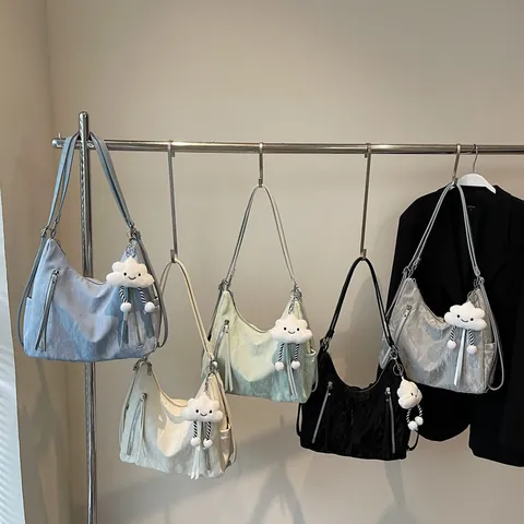 Zaino Multifunzionale in Pelle PU a Pieghe per Donna Ciondolo a Nuvola di Peluche Borsa a Tracolla a Tinta Unita Fashion Niche