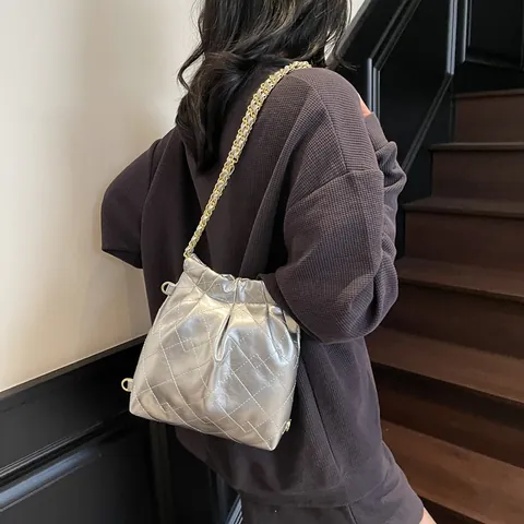 Fashion Quilted PU Leather Bucket Bag For Women Elegant Chain Strap Pleated Drawstring Shoulder Crossbody Handbag Accessory