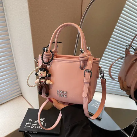 Fashion PU Leather Bucket Bag For Women Vintage Style Shoulder Crossbody Handbag With Cartoon Doll Pendant Pearl Chain Daily Use