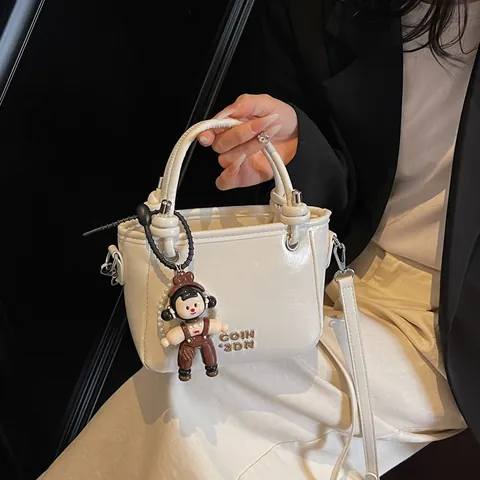 Fashion PU Leather Bucket Bag For Women Vintage Style Shoulder Crossbody Handbag With Cartoon Doll Pendant Pearl Chain Daily Use