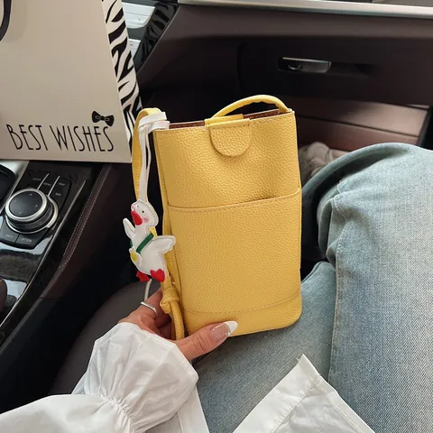 Bolso Bandolera Mini de Cuero PU Con Patrón de Lichi Bolso Vertical para Teléfono Móvil Con Colgante de Pato Moda Mujer