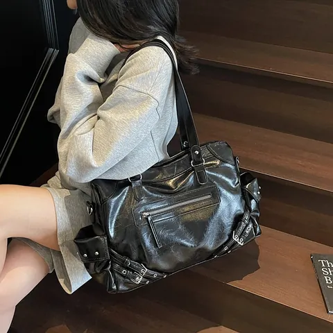 Women Large Capacity PU Leather Tote Bag Vintage Motorcycle Style Rivet Buckle Commuter Shoulder Handbag Daily Use Retro Work Bag