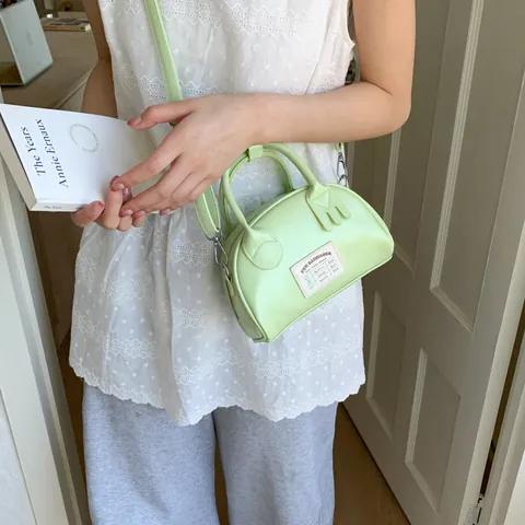 Mini Borsa a Tracolla da Donna in Pelle PU Borsa Bowling alla Moda con Decorazione Creativa Posate Etichetta Retro Piccola Borsa a Spalla Quotidiana