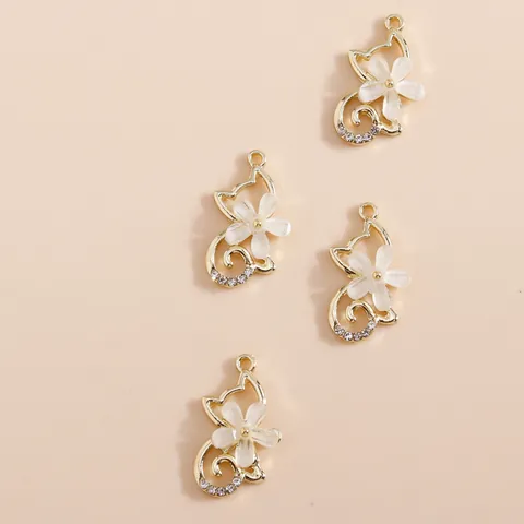 Ciondoli in Lega a Forma di Gatto e Fiore per Creazione Gioielli Fai-da-te con Strass Placcati in Oro Pendant Only (Without Chain)