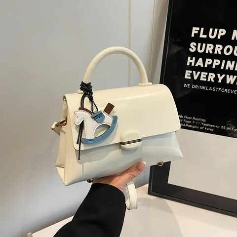 Bolso de Hombro de Cuero de PU Brillante para Mujer Bolso de Mano Cuadrado Casual Con Colgante de Caballo Balancín Bolso Bandolera Pequeño para Mujer Trabajo Diario Cita