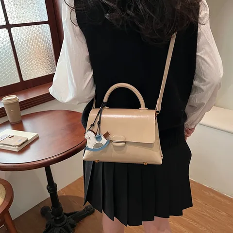 Bolso de Hombro de Cuero de PU Brillante para Mujer Bolso de Mano Cuadrado Casual Con Colgante de Caballo Balancín Bolso Bandolera Pequeño para Mujer Trabajo Diario Cita