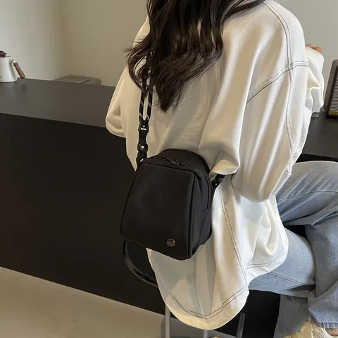 Minimalist Shell Shaped Nylon Crossbody Bag For Women Small Handbag With Woven Rope Strap Double Zipper Casual Cell Phone Bag