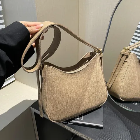 Women's Casual PU Leather Hobo Shoulder Bag Large Capacity Crossbody Bag With Litchi Pattern Rabbit Charm For Daily Use