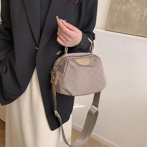 Borsa a Tracolla Casual da Donna in Nylon Con Stampa Monogramma Lettera Tracolla Larga Borsa a Spalla Leggera Chiusura a Zip