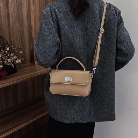 Retro PU Leather Crossbody Bag For Women Small Square Handbag With Adjustable Strap Metal Lock Buckle Commuter Purse