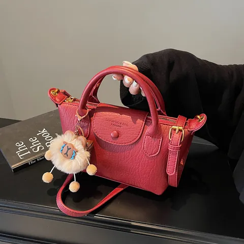 Damen Litschitextur PU Leder Umhängetasche Mode Große Kapazität Dumpling Tasche Pendeln Schulter Handtasche Mit Plüschanhänger