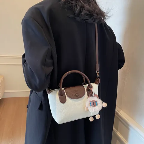 Damen Litschitextur PU Leder Umhängetasche Mode Große Kapazität Dumpling Tasche Pendeln Schulter Handtasche Mit Plüschanhänger