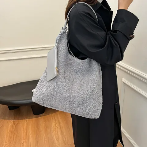 Women Lamb Wool Tote Bag Large Capacity Shoulder Bag With Small Pouch Plush Hobo Bag For Daily Shopping Casual Handbag
