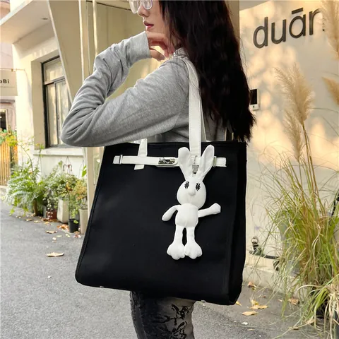 Dames Minimalistische Canvas Tote Tas Contrastkleur Slot Sluiting Schoudertas Grote Capaciteit Handtas Met Schattige Konijnenhanger