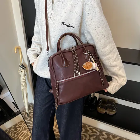 Zaino in Pelle PU Vintage da Donna Stile Preppy Grande Capacità Borsa a Mano con Ciondolo Baseball per Scuola Pendolarismo Quotidiano