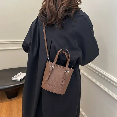 Damen Minimalistische Beuteltasche Aus PU Leder Mit Lychee Muster Handtasche Umhängetasche Mit Silberschnalle