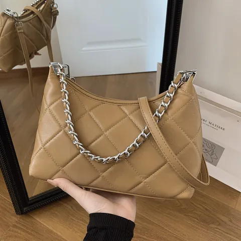 Women Quilted Diamond Pattern Shoulder Bag PU Leather Underarm Hobo Bag With Silver Metal Chain Adjustable Strap Daily Handbag