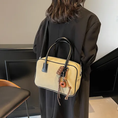Grote Capaciteit PU Leer Boston Tas Voor Vrouwen Stedelijk Minimalistisch Vintage Schouder Crossbody Handtas Met Decoratieve Hanger