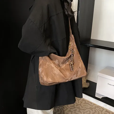 Women Large Capacity PU Leather Hobo Shoulder Bag Urban Minimalist Marble Texture Tote With Woven Bell Pendant Commute Handbag