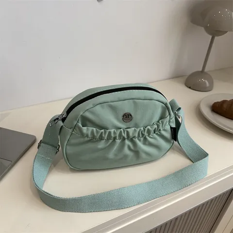 Bolso Bandolera de Nilón Plisado para Mujer Correa Ancha Ajustable Simple Bolso de Hombro Semicírculo Casual Viaje