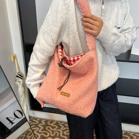 Borsa a Spalla in Peluche Sherpa Fleece Donna Fodera a Quadretti Grande Capacità Borsa Tote Autunno Inverno Secchiello con Coulisse