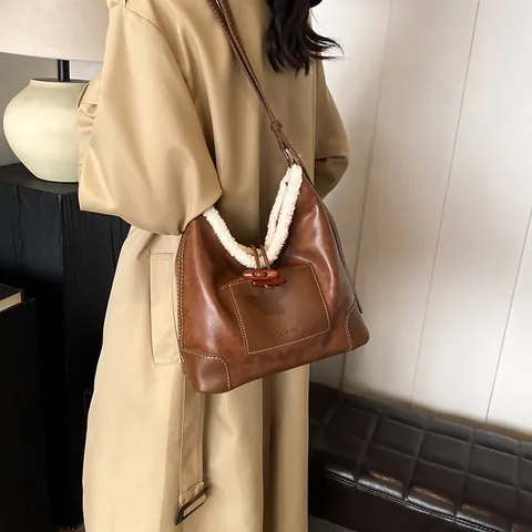 Women's Retro PU Leather Tote Bag With Faux Shearling Trim Wooden Toggle Buckle Patchwork Shoulder Bag For Winter Daily