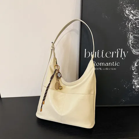 Bolso Tote de Cuero PU de Gran Capacidad para Mujer Moda Estilo Coreano Color Sólido Bolso de Hombro de Axila Con Colgante Raqueta de Tenis Otoño Invierno