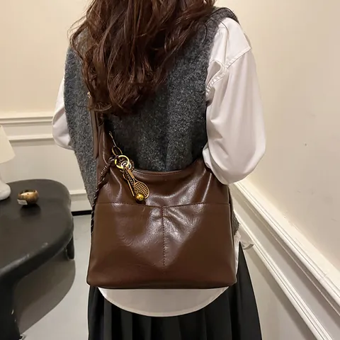 Bolso Tote de Cuero PU de Gran Capacidad para Mujer Moda Estilo Coreano Color Sólido Bolso de Hombro de Axila Con Colgante Raqueta de Tenis Otoño Invierno