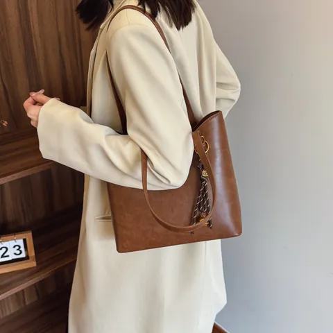 Women's Large Capacity PU Leather Tote Bag Professional Commuting Shoulder Bag With Braided Pendant Minimalist Solid Color Handbag