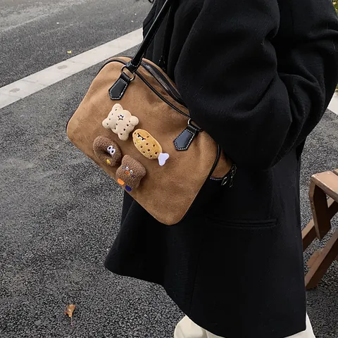 Damen Vintage Wildleder-Optik PU保龄球包 Mit Cartoon-Plüsch-Patches Retro Kontrastfarben Crossbody Schulterhandtasche Täglich