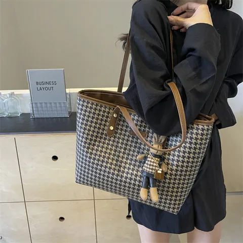 Vintage Hahnentritt Große Kapazität Einkaufstasche Für Damen Mode Pendeln Umhängetasche Mit Süßem Hasenanhänger Kaffee Schwarz