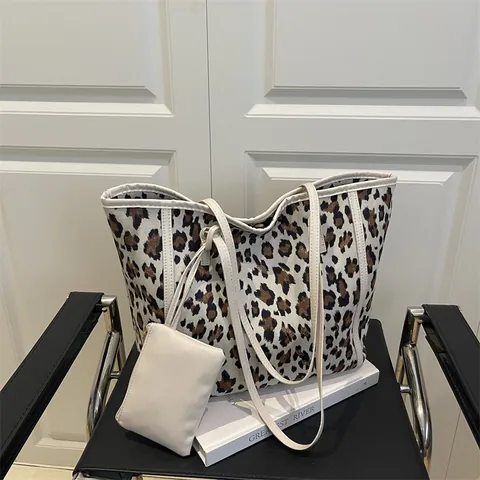 Ensemble de Sac Fourre-tout à Imprimé Léopard pour Femme Grande Capacité Sac à Bandoulière en Daim Chic Urbain Avec Pochette