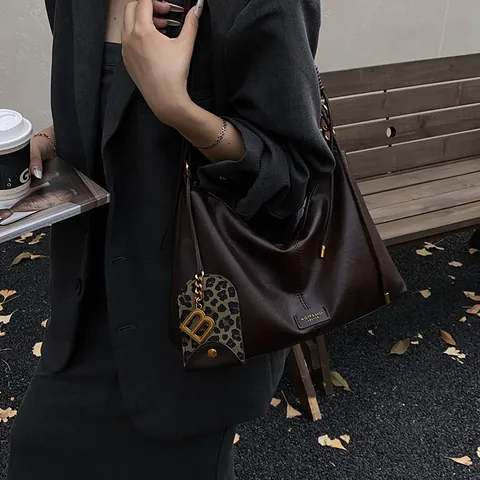 Damen PU Leder Hobo Umhängetasche Vintage Achseltasche Mode Kette Umhängetasche Lässig Tägliche Tasche