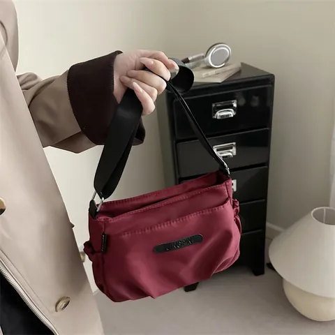 Bolso Bandolera de Nailon Minimalista Japonés para Mujer Ligero Impermeable Simple Bolso de Hombro Casual Versátil Bolso de Mano Cuadrado