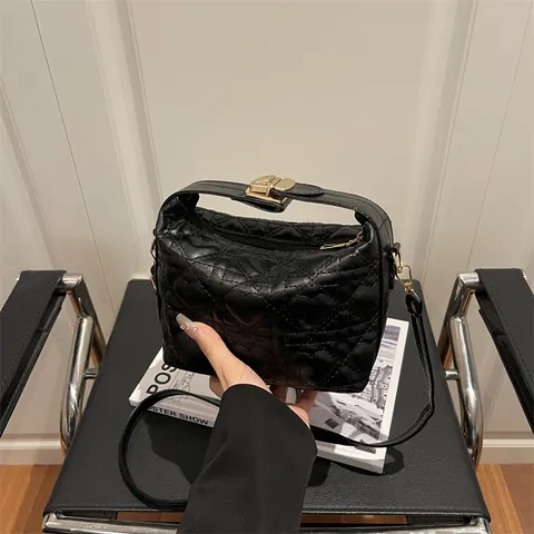 Borsa a Mano da Donna in Pelle PU con Trapuntatura a Cuore Piccola Borsa a Tracolla di Lusso con Accessori in Oro Moda