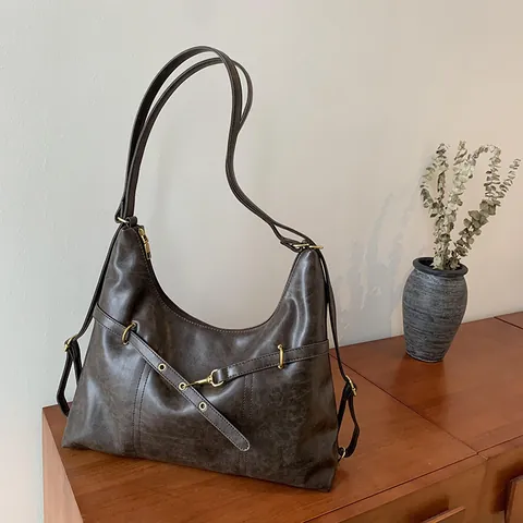 Damen Große Kapazität Retro PU Leder Tragetasche Lässig Täglich Pendeln Hobo Umhängetasche Mit Dekorativem Riemen Gold Hardware Handtasche