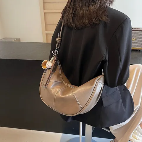 Fashion PU Leather Croissant Hobo Bag For Women Contrast Stitching Large Capacity Shoulder Bag With Baseball Charm Knot Strap