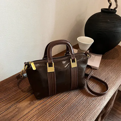 Borsa a Mano Boston da Donna Vintage in Pelle PU Lucida Minimalista Tinta Unita Borsa a Tracolla Con Elementi Metallici Dorati Quotidiana