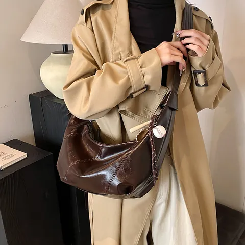 Bolso Hobo de Cuero PU Pulido Vintage para Mujer Bolso de Hombro con Forma de Luna de Gran Capacidad y Colgante Deportivo
